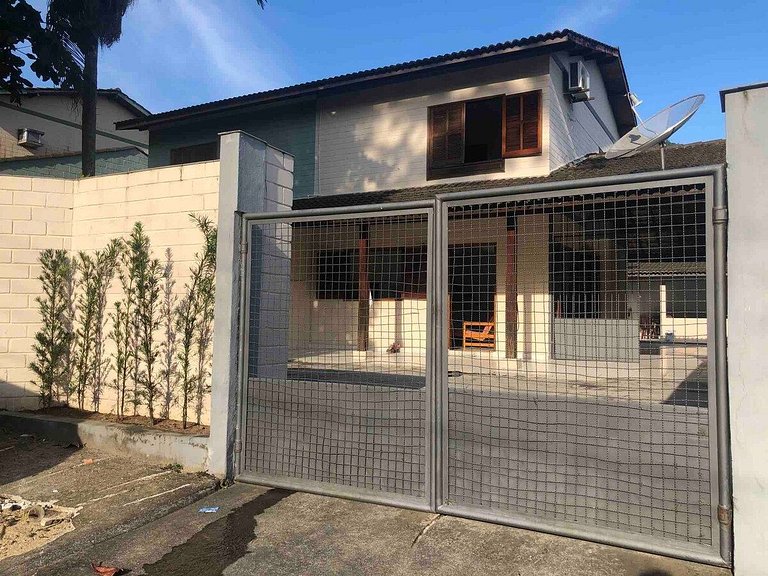 Bare Beach House - 189 sqm home 600m from the beach