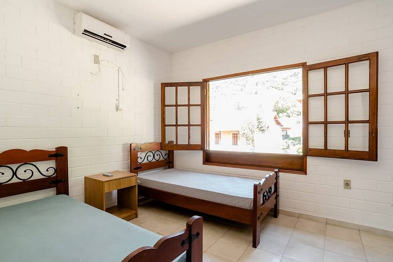 Bare Beach House - 189 sqm home 600m from the beach